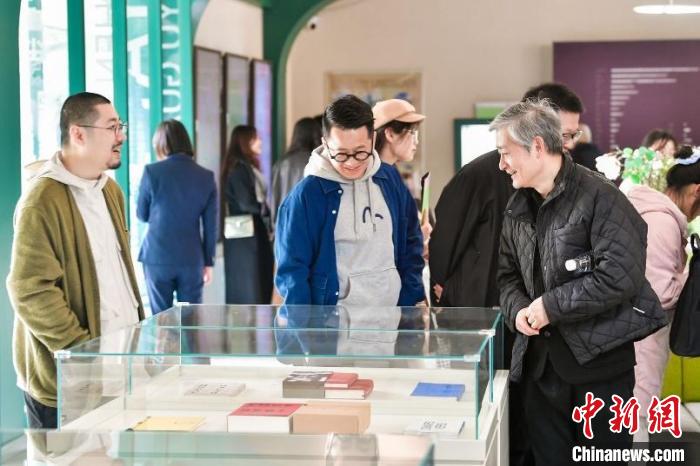 凯发k8官网打造文学之旅新体验:在文学公园邂逅繁花春景