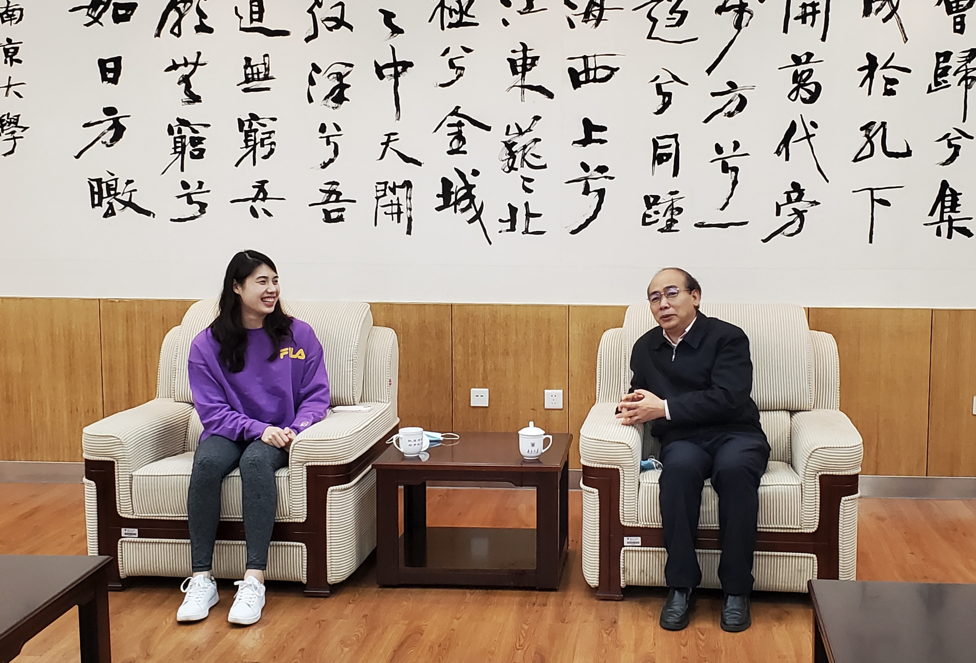 王志林校长与张雨霏见面交流